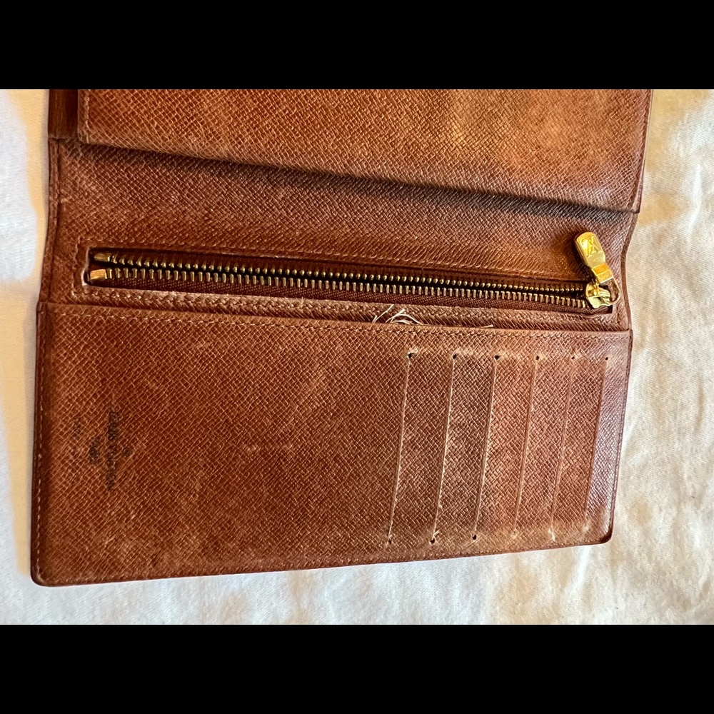 Luis Vuitton Authentic Long Vintage Kiss-lock Bifold Wallet - Picture 9 of 16
